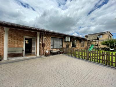 House For Sale in Queensburgh, Queensburgh