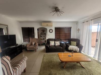 Townhouse For Rent in Essenwood, Durban